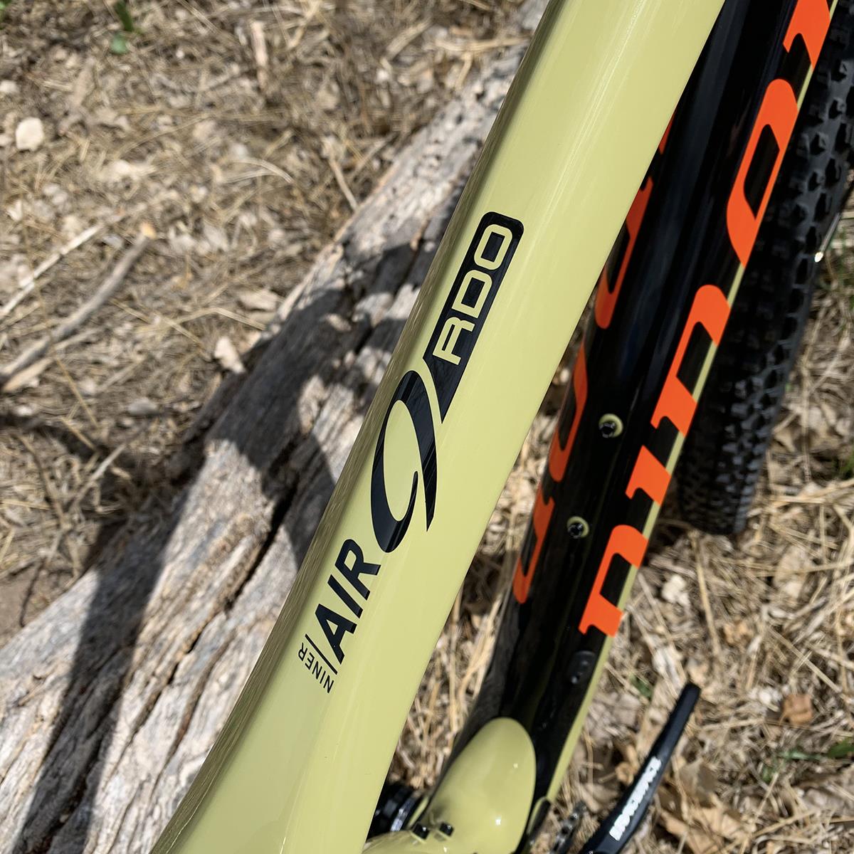Niner AIR RDO 4-star velosipēds, smilšu oranžs, liels