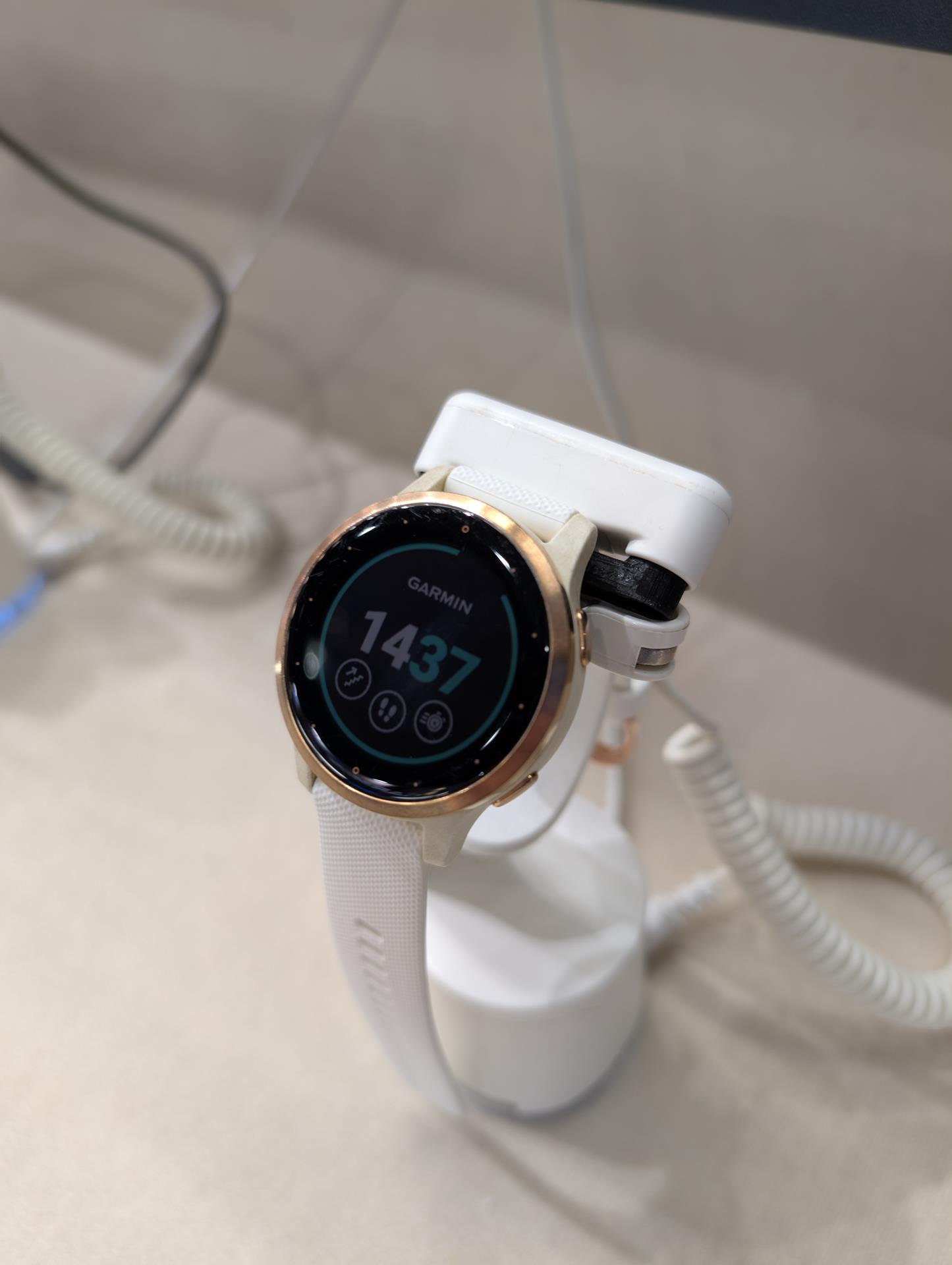 Demo Vivoactive 4S, GPS, Wi-Fi, White/Rose Gold, E.EU