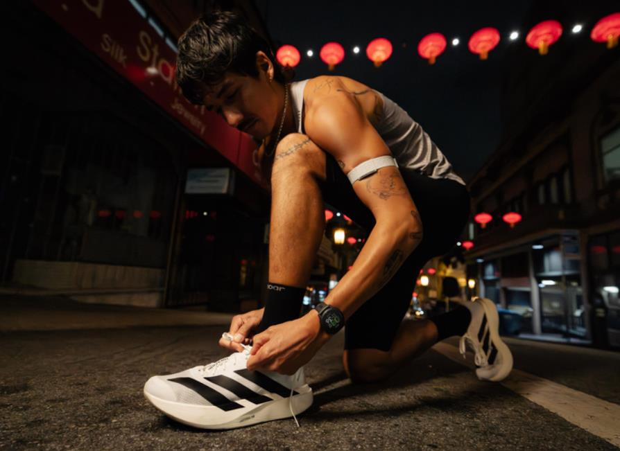 COROS PACE 4 GPS spordikell, nailon, must