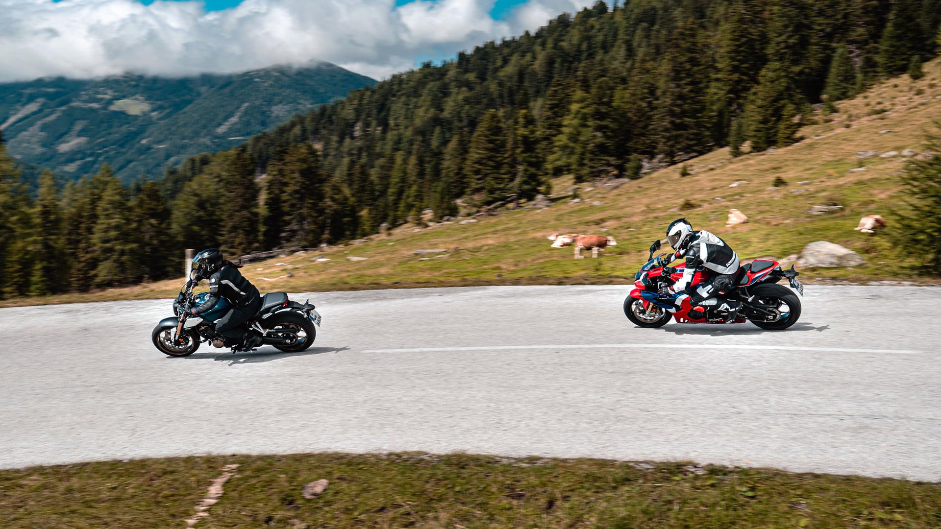 50S Motorcycle Communication System with SOUND BY Harman Kardon