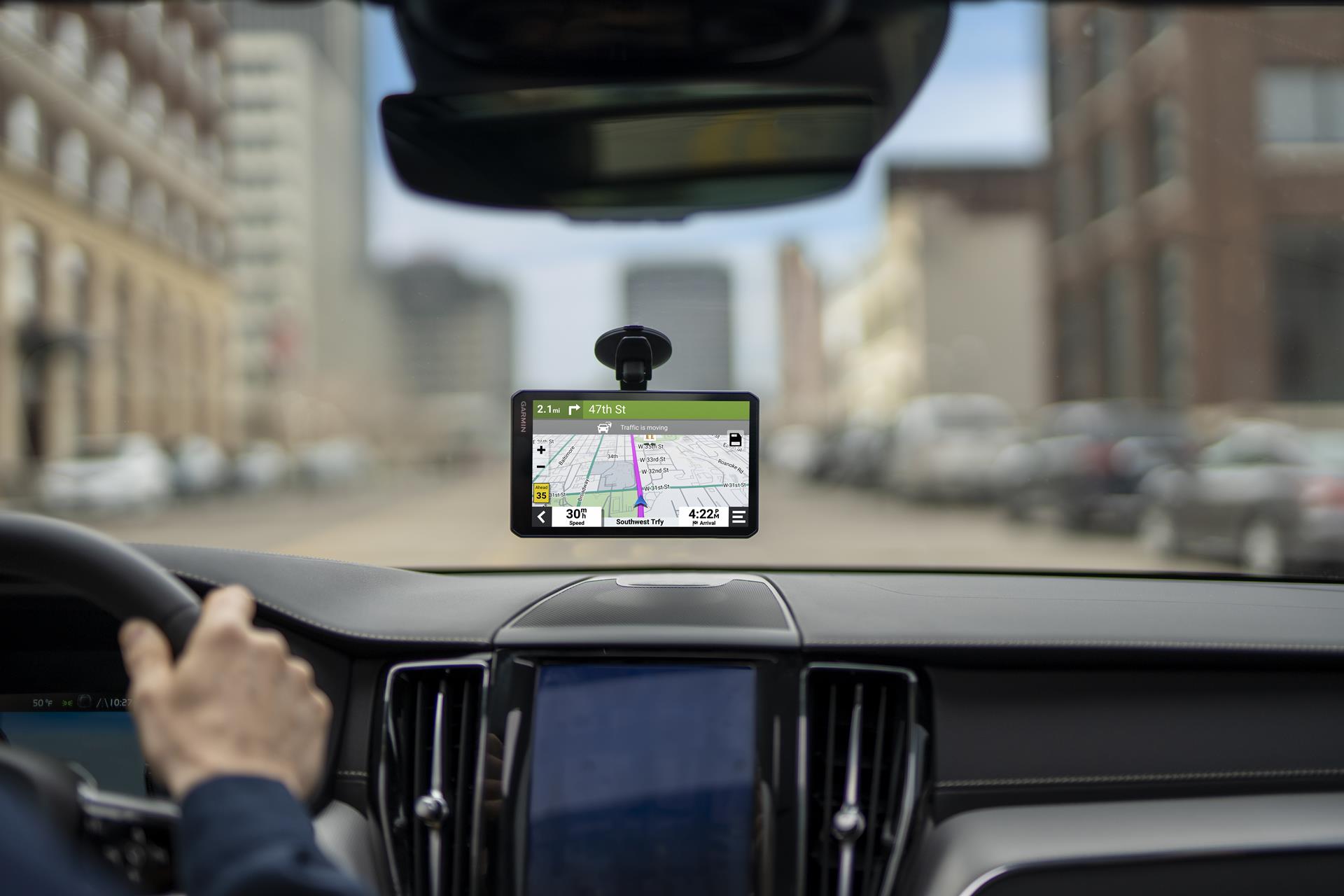 Garmin DriveCam 76 7" GPS Sat Nav with Built-in Dash Cam +Digital Traffic