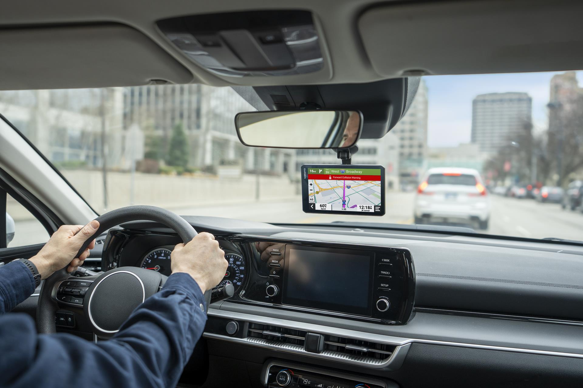 Garmin DriveCam 76 7" GPS palydovinė navigacijos sistema su įmontuotu vaizdo registratoriumi ir skaitmenine eismo informacija
